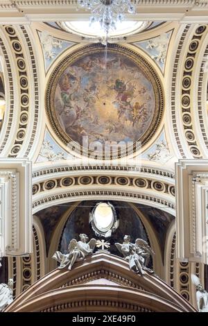 Saragosse, Espagne - 30 mars 2023 : : intérieur de la basilique Cathédrale notre-Dame du pilier, Saragosse, Espagne Banque D'Images