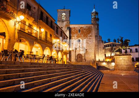 Village médiéval de Trujillo au crépuscule. Caceres, Estrémadure, Espagne. Banque D'Images