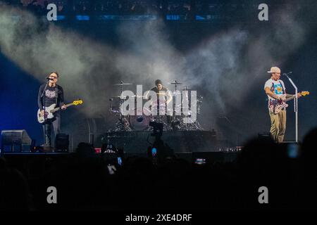 Fort Worth, Texas, États-Unis. 25 juin 2024. Le groupe californien Blink-182 a apporté sa tournée One More Time 2024 à la Dickies Arena de Fort Worth mardi soir. (Crédit image : © Brian McLean/ZUMA Press Wire) USAGE ÉDITORIAL SEULEMENT! Non destiné à UN USAGE commercial ! Banque D'Images