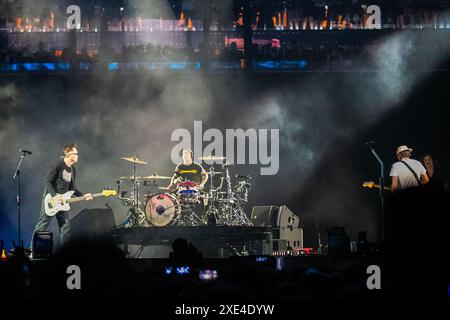 Fort Worth, Texas, États-Unis. 25 juin 2024. Le groupe californien Blink-182 a apporté sa tournée One More Time 2024 à la Dickies Arena de Fort Worth mardi soir. (Crédit image : © Brian McLean/ZUMA Press Wire) USAGE ÉDITORIAL SEULEMENT! Non destiné à UN USAGE commercial ! Banque D'Images