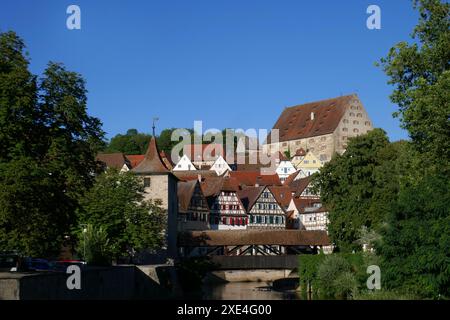 Passerelle rouge dans Schwaebisch Hall, Allemagne Banque D'Images