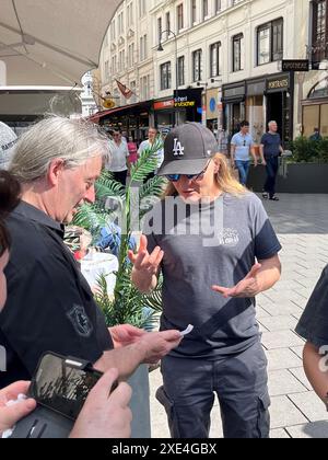 Matt LAUG avec des fans au Park Hyatt Hotel, concert AC/DC à Vienne, Autriche, le 22 juin 2024. - 20240625 PD1289 crédit : APA-PictureDesk/Alamy Live News Banque D'Images