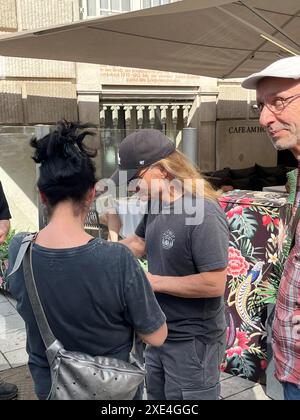 Matt LAUG avec des fans au Park Hyatt Hotel, concert AC/DC à Vienne, Autriche, le 22 juin 2024. - 20240625 PD1298 crédit : APA-PictureDesk/Alamy Live News Banque D'Images