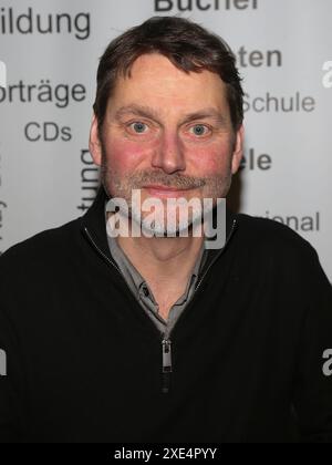 Andreas Speit, chercheur allemand d'extrême droite, à Veranataltung le 01/25/2024 à Magdebourg Banque D'Images