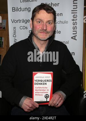 Andreas Speit, chercheur allemand d'extrême droite, à Veranataltung le 01/25/2024 à Magdebourg Banque D'Images