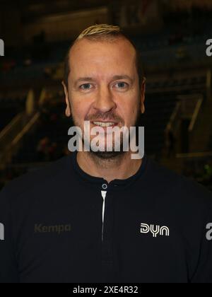 DYN handball expert Pascal Hens le 12/16/23 au Getec Arena Magdeburg Banque D'Images