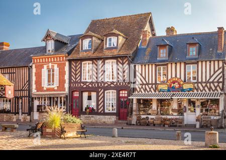 Géographie / voyage, France, Normandie, maisons historiques à colombages dans la vieille ville de Beuvron-en-Auge, SUPPLÉMENT-DROITS-AUTORISATION-INFO-NON-DISPONIBLE Banque D'Images