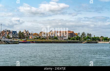 Impression de Trouville-sur-mer, une ville du département du Calvados en Normandie dans le nord-ouest de la France Banque D'Images