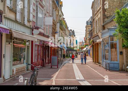 Impression de Trouville-sur-mer, une ville du département du Calvados en Normandie dans le nord-ouest de la France Banque D'Images