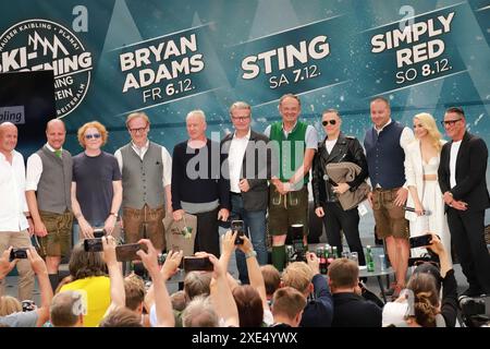 Klaus Hofstätter, Mick Hucknall, Sting, Bryan Adams, Silvia Schneider, Klaus Hofstätter, Klaus Leutgeb und Gäste BEI der Pressekonferenz zum ski Opening Schladming-Dachstein 2024 und dem Grand Festival auf der Schnepf'n Alm. Schladming, 24.06.2024 Banque D'Images