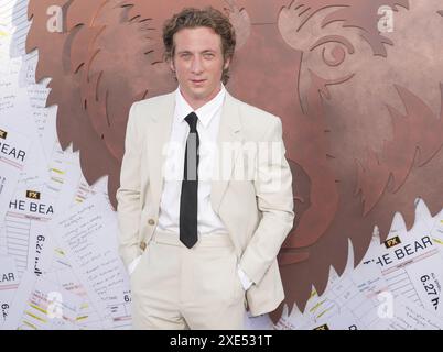 Los Angeles, États-Unis. 25 juin 2024. Jeremy Allen White arrive à THE BEAR saison 3 Los Angeles Premiere de FX qui a lieu au El Capitan Theatre à Hollywood, CA mardi, ? 25 juin 2024. (Photo de Sthanlee B. Mirador/Sipa USA) crédit : Sipa USA/Alamy Live News Banque D'Images