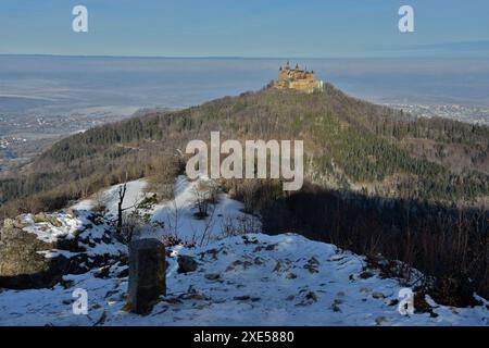 Château de Hohenzollern en hiver et avec brouillard Banque D'Images