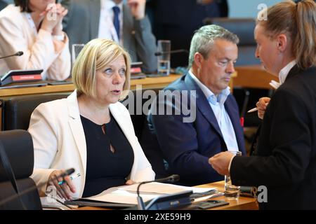 Namur, Belgique. 25 juin 2024. PS Eliane Tillieux photographié lors de la première session plénière du parlement wallon à Namur, après les élections du 9 juin, mardi 25 juin 2024. BELGA PHOTO VIRGINIE LEFOUR crédit : Belga News Agency/Alamy Live News Banque D'Images