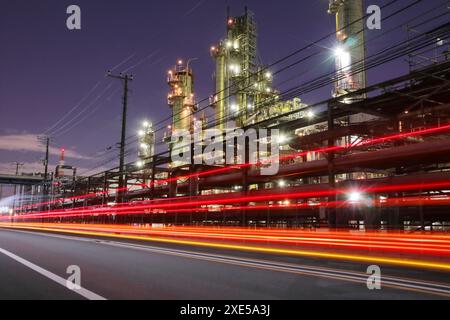 Vue nocturne des usines à Kawasaki Banque D'Images