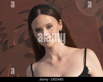 Los Angeles, États-Unis. 25 juin 2024. Sarah Ramos arrive à la première de THE BEAR saison 3 Los Angeles de FX qui a lieu au El Capitan Theatre à Hollywood, CA mardi, ? 25 juin 2024. (Photo de Sthanlee B. Mirador/Sipa USA) crédit : Sipa USA/Alamy Live News Banque D'Images