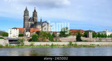 Cathédrale gothique protestante de Magdebourg ou cathédrale des Saints Maurice et Catherine le long de l'Elbe, Magdebourg, Saxe Anhalt, Allemagne Banque D'Images