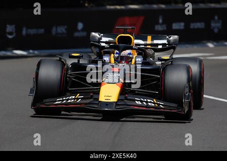 Monte-Carlo, Monaco. 25 mai 2024. Max Verstappen, des pays-Bas, et Oracle Red Bull Racing conduisent sur piste lors des troisièmes essais libres. Banque D'Images