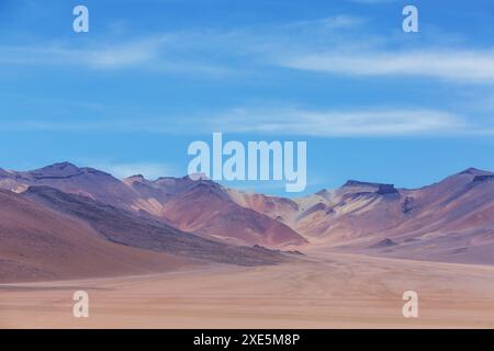 Desierto de Salvador DalÃ­ est un désert pierreux au milieu du parc national de faune andine Eduardo Avaroa en Bolivie Banque D'Images