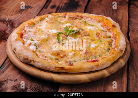 Pizza aux crevettes avec différents types de fromage Banque D'Images