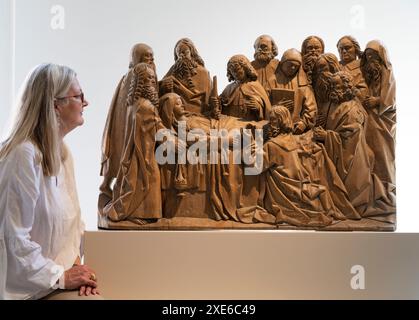 Londres, Royaume-Uni. 26 juin 2024. Pour la London Art week (28 juin-5 juillet), Sam Fogg présente une collection d'œuvres dans leur exposition, « Mary et les femmes qu'elle a inspirées ». Image : la mort de la Vierge, Arnt von Zwolle et Atelier, Allemagne. Crédit : Malcolm Park/Alamy Live News Banque D'Images