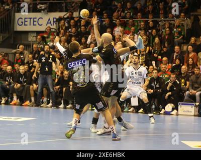 Bryan Monte (MHSC) et Oscar Bergendahl (SCM) Ligue des Champions EHF saison 2023-24 SC Magdeburg - Montpellier HSC sur 30.11.2023 Banque D'Images