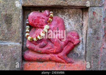 Figure sculptée dans le mur de pierre, Temple Kamakhya, Guwahati, Assam, Inde, Asie Copyright : JanettexHill 1185-585 Banque D'Images