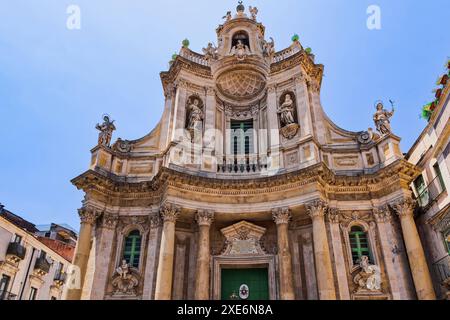 L'ancienne basilique royale et éminente Collégiale de notre-Dame de l'Almône façade à Catane, Sicile, Italie, Méditerranée, Europe Copyright : bestravel Banque D'Images