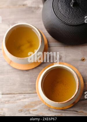 Bouilloire à thé et fer à repasser Banque D'Images