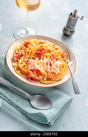 Plat de pâtes Carbonara, spaghetti traditionnels avec pancetta et fromage Banque D'Images