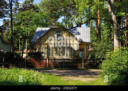 Maison typique en bois à Jurmala, Golfe de Riga, Lettonie, région Baltique, Europe Copyright : GOUPIxCHRISTIAN 1382-103 Banque D'Images