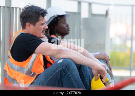 Portrait d'architecte et ingénieur avec expérience dans la construction de bâtiments à plusieurs étages Banque D'Images