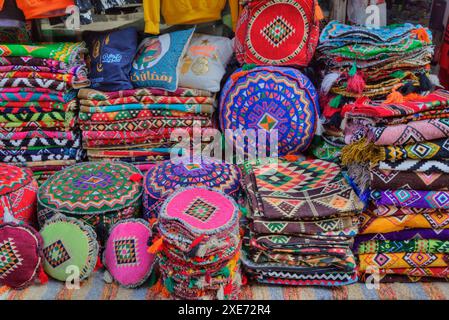 Marchandise à vendre, Al-Muizz Street, Historic Cairo, Cairo, Égypte, Afrique du Nord, Afrique Copyright : RichardxMaschmeyer 801-3944 Banque D'Images