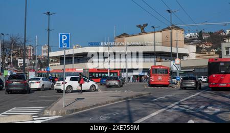 Bratislava, Slovaquie - 20 janvier 2024 : gare principale ou gare centrale de Bratislava. (Bratislava hlavna Banque D'Images