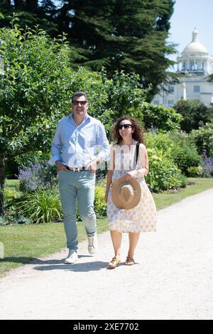 Stoke Poges, Royaume-Uni. 26 juin 2024. Les clients arrivant au deuxième jour du Boodles Tennis au Stoke Park à Stoke Poges, Buckinghamshire. Crédit : Maureen McLean/Alamy Live News Banque D'Images