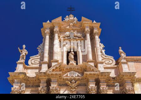 Ortygia Syracuse Cathédrale datant du VIIe siècle, façade baroque, place du Duomo, Ortygia, Syracuse, Sicile, Italie, Méditerranée Banque D'Images