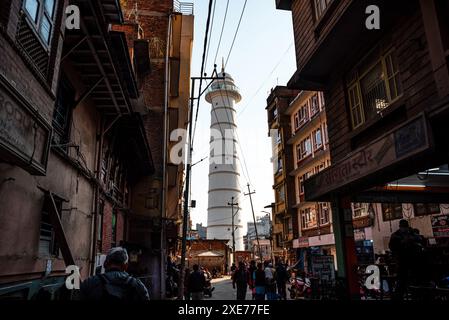 La tour Bhimsen (temple de Dharahara), district de Thamel, vieille ville, Katmandou, Népal, Asie Banque D'Images