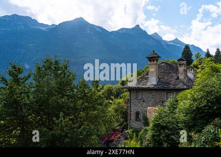 Manoir de montagne dans un style architectural traditionnel, Naturpark Alta Valle Antrona, Piémont, Italie, Europe Banque D'Images