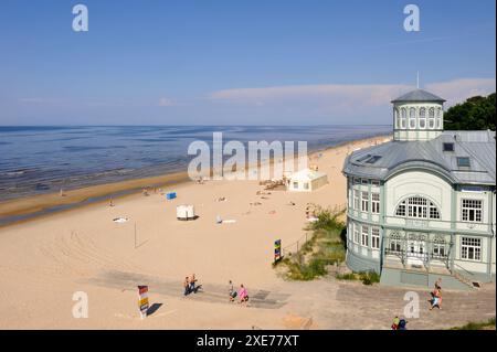 Maison typique sur la plage de Jurmala, Golfe de Riga, Lettonie, région Baltique, Europe Banque D'Images