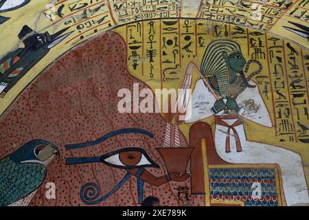 Oeil de Dieu Horus avec Pharaon à l'extrémité éloignée, Tombeau de Pashedu, TT3, tombes Deir el-Medina (tombes ouvrières), Thèbes, site du patrimoine mondial de l'UNESCO, Louxor, Egypte Banque D'Images