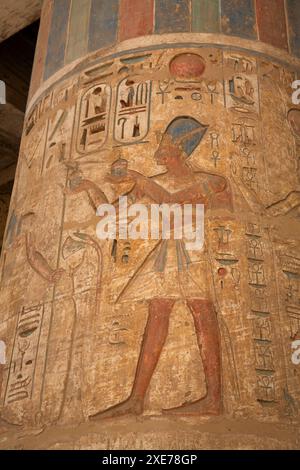 Reliefs de colonne, Portique Ouest, deuxième cour, Medinet Habu, Temple mortuaire de Ramsès III, 1187-56 av. J.-C., Thèbes antiques, Louxor, Égypte Banque D'Images