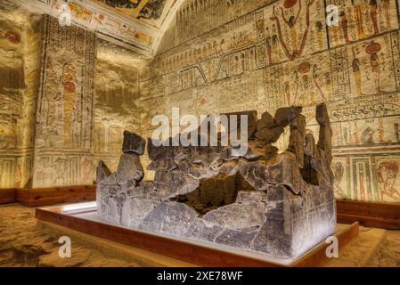 Sarcophage, chambre funéraire, tombeau de Ramsès V et VI, KV9, Vallée des Rois, Thèbes antiques, site du patrimoine mondial de l'UNESCO, Louxor, Égypte Banque D'Images