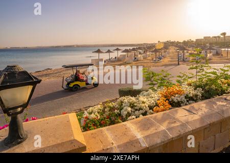Vue de la plage dans la vieille ville de Sahl Hasheesh, Sahl Hasheesh, Hurghada, Gouvernorat de la mer Rouge, Egypte, Afrique du Nord, Afrique Copyright : FrankxFell 844-34226 Banque D'Images