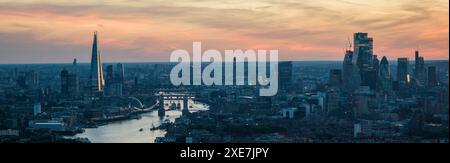 The Shard, River Thames and City of London, Londres, Angleterre, Royaume-Uni, Europe Copyright : BenxPipe 848-3095 Banque D'Images