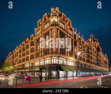 Extérieur de Harrods Store, Knightsbridge, West London, Londres, Royaume-Uni, Europe Copyright : BenxPipe 848-3092 Banque D'Images