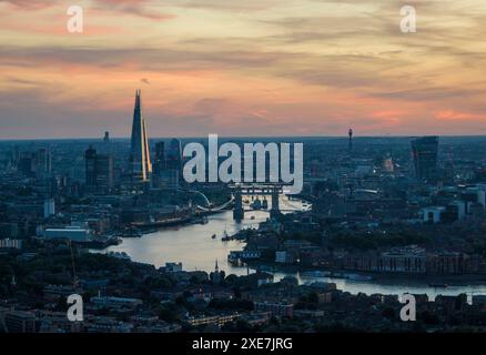 The Shard and River Thames, Londres, Angleterre, Royaume-Uni, Europe Copyright : BenxPipe 848-3096 Banque D'Images