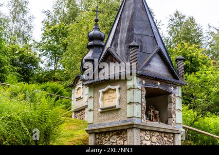 Le chemin de Croix dans le quartier de Grossarl à au est un lieu de repos qui a été construit par le maçon Schorsch (Georg Gruber) de sa propre initiative pendant de nombreuses années. Lambach, Großarl, Salzbourg, Autriche Banque D'Images