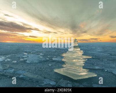 Hiver au lac Balaton, Hugnary. Glace brisée, lac gelé, temps froid et vues imprenables partout. Banque D'Images