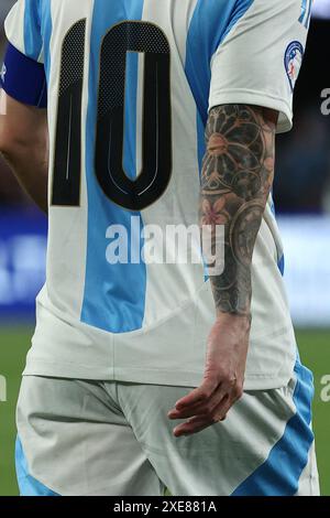 L'attaquant argentin Lionel Messi regarde lors de la Copa America USA 2024, groupe A match entre le Chili et l'Argentine, au stade MetLife dans le New Jersey, le 25 juin 2024. Banque D'Images