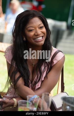 Stoke Poges, Royaume-Uni. 26 juin 2024. Aletha Shepherd actrice britannique, réalisatrice et productrice au Boodles Tennis à Stoke Park à Stoke Poges, Buckinghamshire. Crédit : Maureen McLean/Alamy Live News Banque D'Images