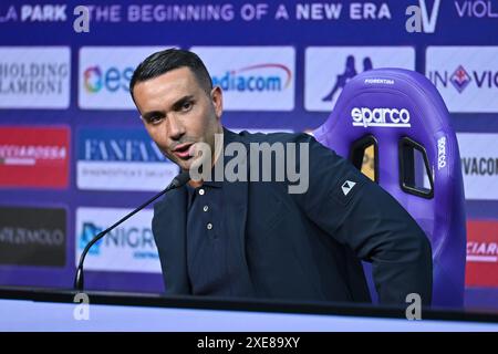 L'entraîneur d'ACF Fiorentina, Raffaele Palladino, lors de la présentation du nouvel entraîneur-chef d'ACF Fiorentina, Raffaele Palladino, autre à Florence, Italie, juin 25 2024 Banque D'Images